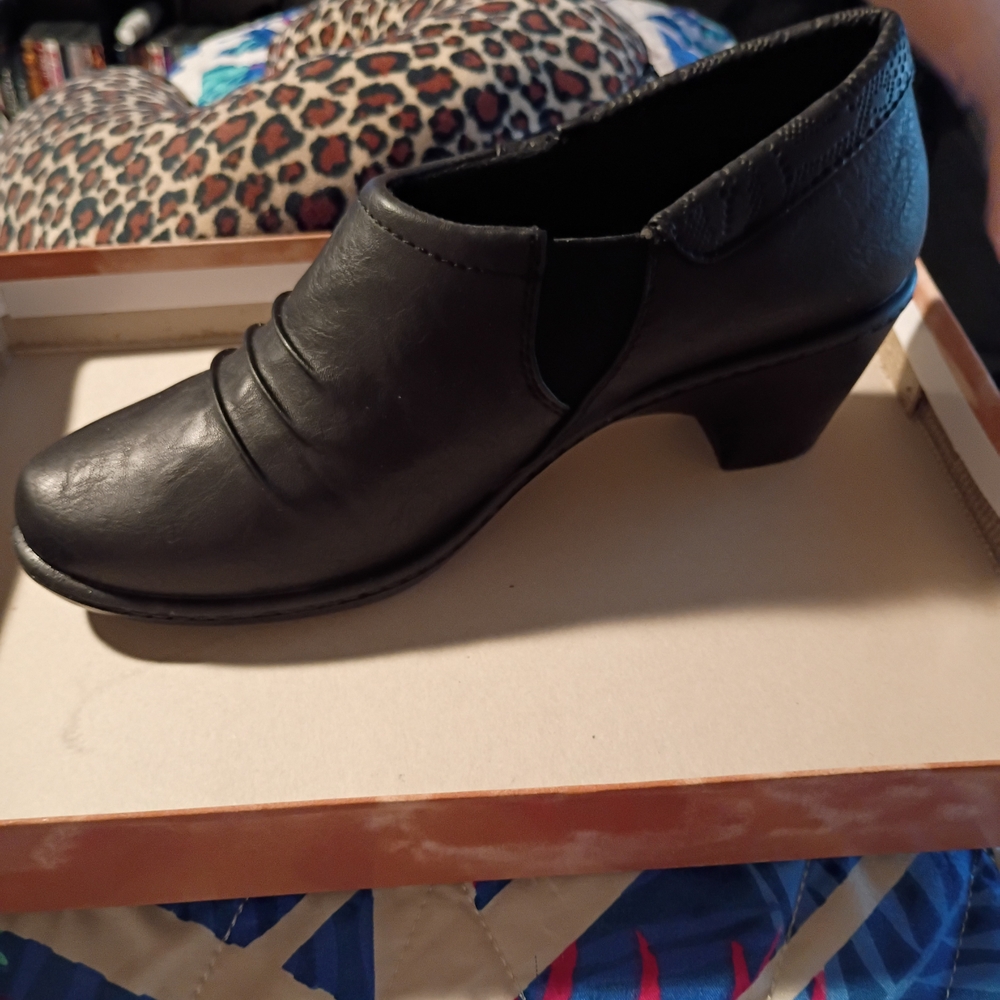 BN Easy Street Black Heeled Shoes